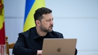 Zelensky terus mengusulkan pertemuan dengan Putin, sementara AS akan fokus pada Ukraina.