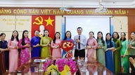 La provincia de Ha Tinh se reúne con la delegación que asiste al XIV Congreso Nacional de la Unión de Mujeres de Vietnam.