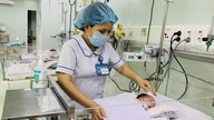 Pembedahan berjaya membuang tumor 1.1kg daripada bayi perempuan berusia 2 hari.