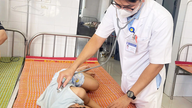 Berpuluh-puluh orang di Da Nang dimasukkan ke hospital disyaki keracunan makanan selepas makan roti.