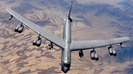 Eine US-amerikanische B-52 „Flying Fortress“ stürzt kurz nach dem Start ab, die Besatzung kommt ums Leben.