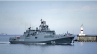 Ein russisches Kriegsschiff feuert Warnschüsse auf ein britisches Kreuzfahrtschiff im Ärmelkanal ab.