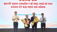 Pengumuman keputusan yang meluluskan Setiausaha dan Timbalan Setiausaha Jawatankuasa Parti Universiti Da Nang.