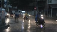 Laatste nieuws over de hevige regenval in Hanoi: Vanavond en vannacht (17 juni) wordt er in Hanoi verspreide regen verwacht, met zeer hevige regenval in het noorden van Hanoi van meer dan 100 mm.