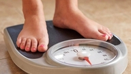 Proč mají ženy v premenopauze sklon k otokům nohou?