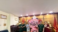 បញ្ជាការដ្ឋានកងទ័ពការពារព្រំដែនចុះទៅសួរសុខទុក្ខ និងអបអរសាទរកាសែតច្បាប់វៀតណាម។
