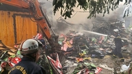 Hanoi: Un incendio è divampato in un magazzino di attrezzature sportive, distruggendo numerose merci appena importate.