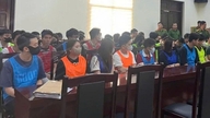 অবকাশকালীন চুক্তি সংক্রান্ত জালিয়াতির মাধ্যমে ১৮১ বিলিয়ন VND-এর বেশি অর্থ আত্মসাতের অভিযোগে ১৮৭ জন অভিযুক্তকে অভিযুক্ত করা হয়েছে।