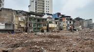 Kementerian Pembinaan menjelaskan peraturan mengenai kos penempatan semula infrastruktur apabila tanah ditebus guna dan dibersihkan.