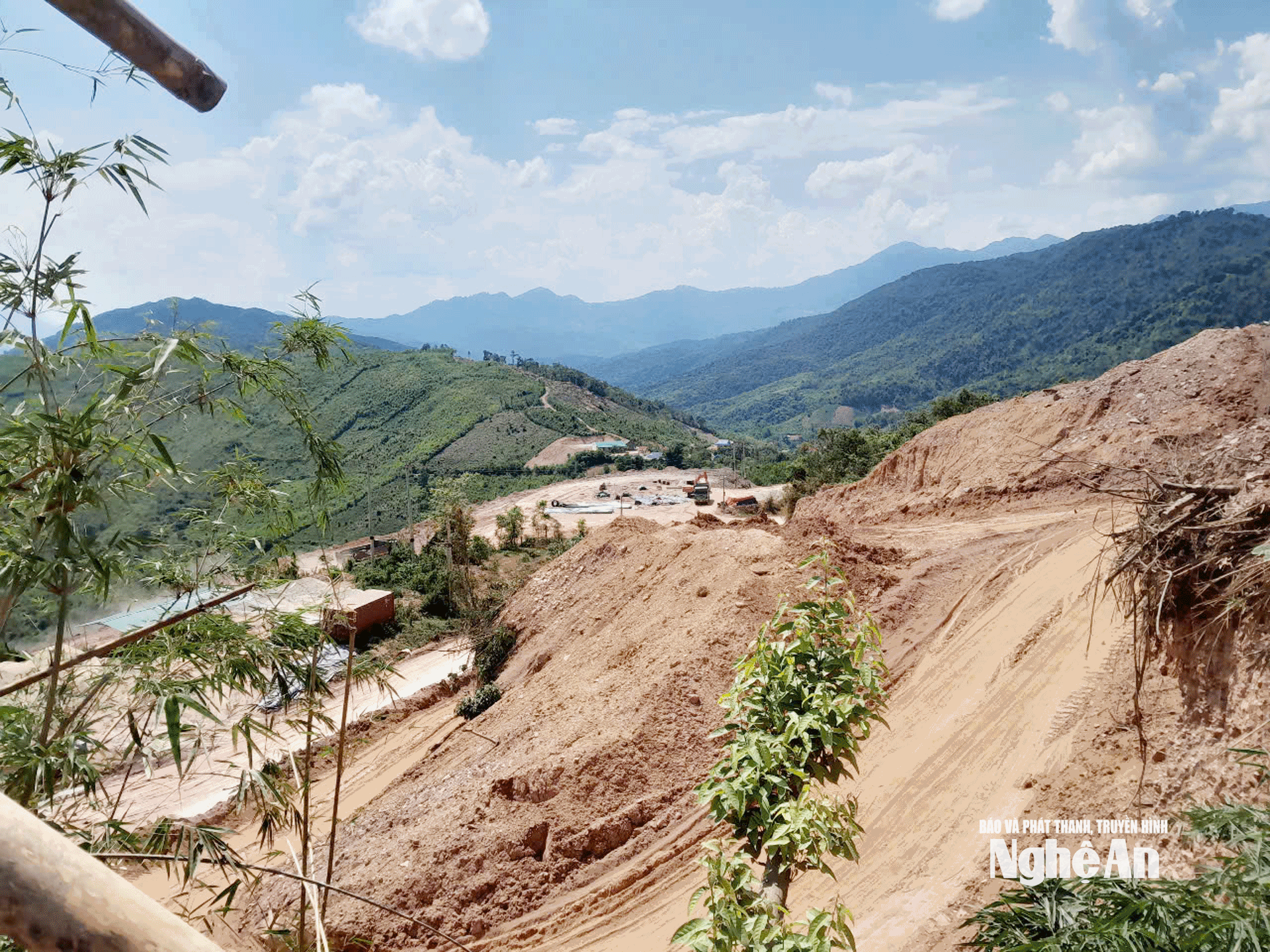 Parvenir à un consensus sur le défrichement des terrains pour la construction de l'école à plusieurs niveaux, phase 2.