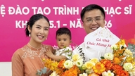Fröken Vietnam Ngoc Han avslutade sin magisterexamen vid 37 års ålder.