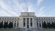 Fed prioriterar stabilitet i policyn och att bekämpa inflation.