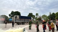 Коммуна Бат Чанг: Обучение по охране труда и технике безопасности, противопожарной безопасности и контролю пожаров для владельцев коммерческих помещений.