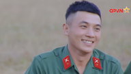 Lan Ngoc et Minh Tu font leurs adieux à leurs coéquipiers dans « Stars Join the Army ».