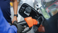 Prețurile combustibililor au scăzut brusc față de vârful istoric; Ministerul Industriei și Comerțului explică motivul.