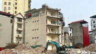 Bor midt blandt enorme byggepladser i Hanoi.