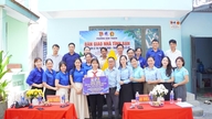 ប្រគល់ «ផ្ទះមិត្តភាព» ដល់សិស្សដែលមានជីវភាពខ្វះខាត។