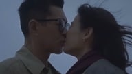 Tuyên Huyên revela detalhes dos bastidores de sua cena de beijo com Louis Koo.