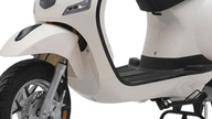 In Vietnam sind Elektromotorräder für unter 16 Millionen VND erhältlich. Sie zeichnen sich durch attraktives Design und eine Reichweite von 73 km pro Ladung aus und sind damit sogar günstiger als das Wave Alpha Motorrad mit Schaltgetriebe.
