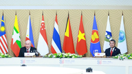 Perdana Menteri Le Minh Hung menghadiri makan siang kerja dengan Presiden Rusia Putin.