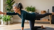 ジョギングをする必要はありません。これからご紹介する4つの自宅エクササイズは、55歳を過ぎても持久力を高めるのに役立ちます。