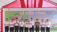 ធនាគារ Agribank បរិច្ចាគប្រាក់ចំនួន ១៥ ពាន់លានដុងសម្រាប់សកម្មភាពសុខុមាលភាពសង្គមនៅ Lang Son - ផ្សព្វផ្សាយការទទួលខុសត្រូវរបស់សហគមន៍នៅតំបន់ព្រំដែននៃមាតុភូមិ។
