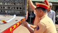 ताई निन्ह प्रांत की पुलिस वाहनों के लिए मुफ्त रिफ्लेक्टिव स्टिकर उपलब्ध करा रही है।