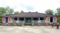 A Casa das Cem Colunas - uma estrutura que combina a arquitetura do sul do Vietnã com as tradicionais casas sobre palafitas de Hue.