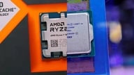 Penipuan Hari April Mop 'AMD memperoleh Intel' telah menggegarkan dunia teknologi.