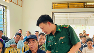 Pengawal sempadan membantu penduduk di kawasan pergunungan wilayah Nghe An dengan transformasi digital.