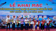 ວ່າວສິລະປະ 350 ໂຕໄດ້ເຕົ້າໂຮມກັນຢູ່ເທິງທ້ອງຟ້າເໜືອເມືອງ ກວີເຍີນ.