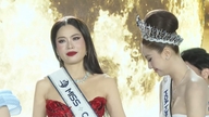 Die Zwillingsschwestern Nam Anh und Nam Em gewannen überraschend die Titel Miss und Zweitplatzierte.
