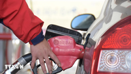 ABD-İran ticaret anlaşmasından gelen çelişkili sinyaller nedeniyle petrol fiyatları sert dalgalanmalar gösterdi.