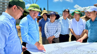 Pengerusi Jawatankuasa Rakyat Wilayah Pham Anh Tuan memeriksa beberapa projek utama di wilayah barat Gia Lai.