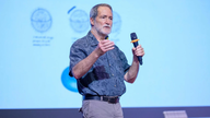 Der Präsident der American Physical Society teilte Erkenntnisse über topologische Wellen in der Erdatmosphäre und den Ozeanen mit.