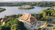 Wioska kulturalno-turystyczna grup etnicznych Wietnamu znajduje się pod bezpośrednim zarządem Departamentu Kultury i Sportu w Hanoi.
