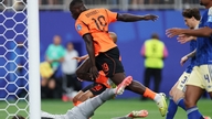 Taktik pelatih Koeman terlalu cerdik: 'Si Buas' asal Belanda, Brobbey, muncul dari bayang-bayang pemerasan.