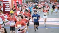 मिस दिन्ह थी होआ ने "रन इन द कॉफी कैपिटल" दौड़ में लगभग 5,000 एथलीटों का साथ दिया।