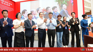El presidente de la Asamblea Nacional, Tran Thanh Man, visita el stand de VTV en la Conferencia Nacional de Prensa de 2026.