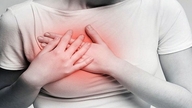 Khi nào cần phẫu thuật phì đại tuyến vú?