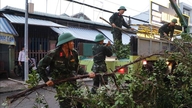 Dong Thap is urgently working to repair damage caused by thunderstorms and tornadoes.