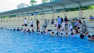 เปิดสอนว่ายน้ำฟรีสำหรับเด็ก: แนวทางที่สหภาพเยาวชนเขตดงเจี้ยวนำมาใช้