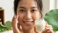 6 benefits of applying coconut oil to your face every day.