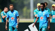 Neymar đã trở lại sân cỏ cùng đội tuyển Brazil