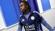 Arsenal utratil 10 milionů liber za podpis Jeremyho Mongy a v souboji o zázračného hráče porazil Manchester United.