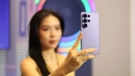 Mengapa banyak ponsel Samsung mengeluarkan suara berderak saat diguncang?