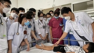 Pour former les étudiants en médecine, il faut prévoir au moins un lit d'hôpital pour dix étudiants.