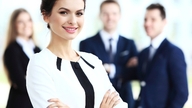 A elegância de uma mulher pode ser claramente percebida observando-se essas três características.