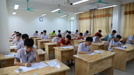 クアンニン省では、1万7000人以上の受験者が10年生入学試験の文学試験を受験した。