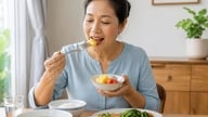 Ăn trái cây buổi sáng tốt không? Chuyên gia chỉ ra 4 nhóm người cần lưu ý